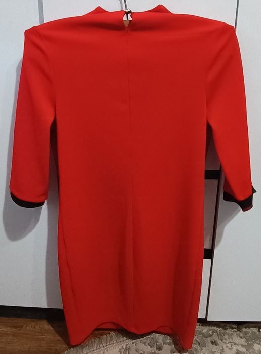 Червона СУКНЯ...