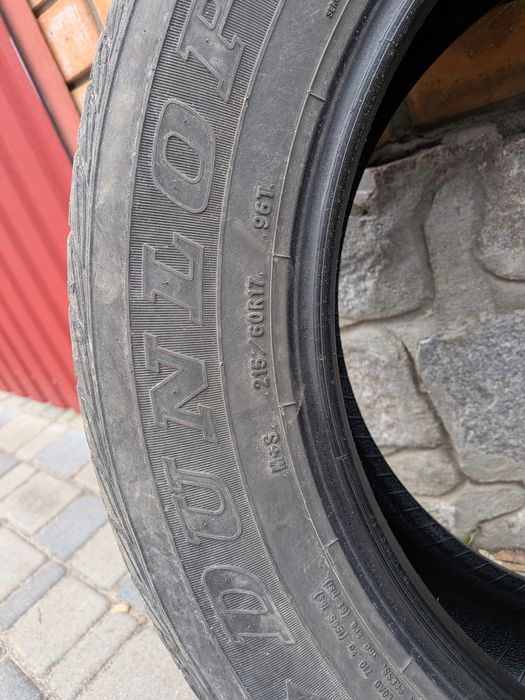 Продам  шини 215 60 17