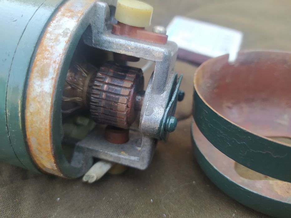 Щёточный двигатель коллекторный ссср .