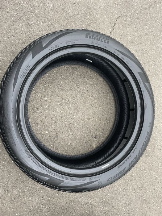285/45R22 Pirelli scorpion zero All season LR