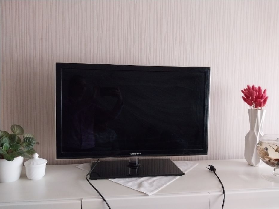 LED-телевізор Samsung   32-дюймовий (81 см)