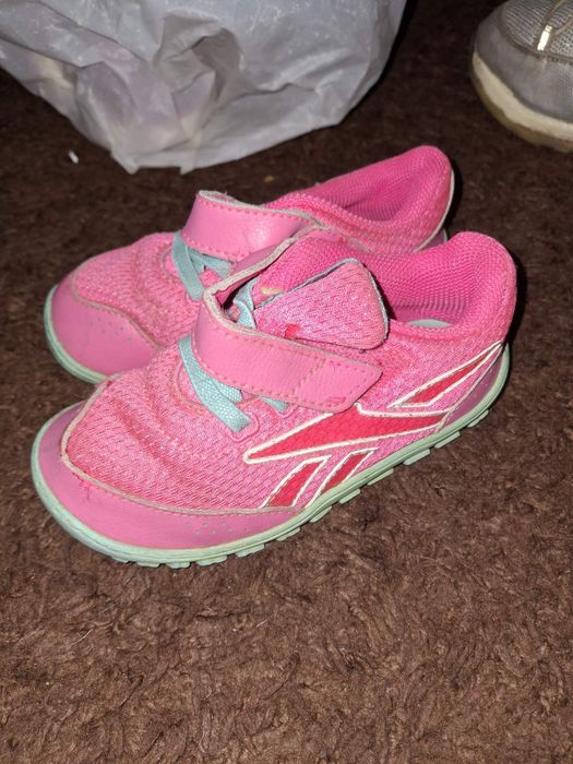 Кросівки на дівчинку 50 грн
