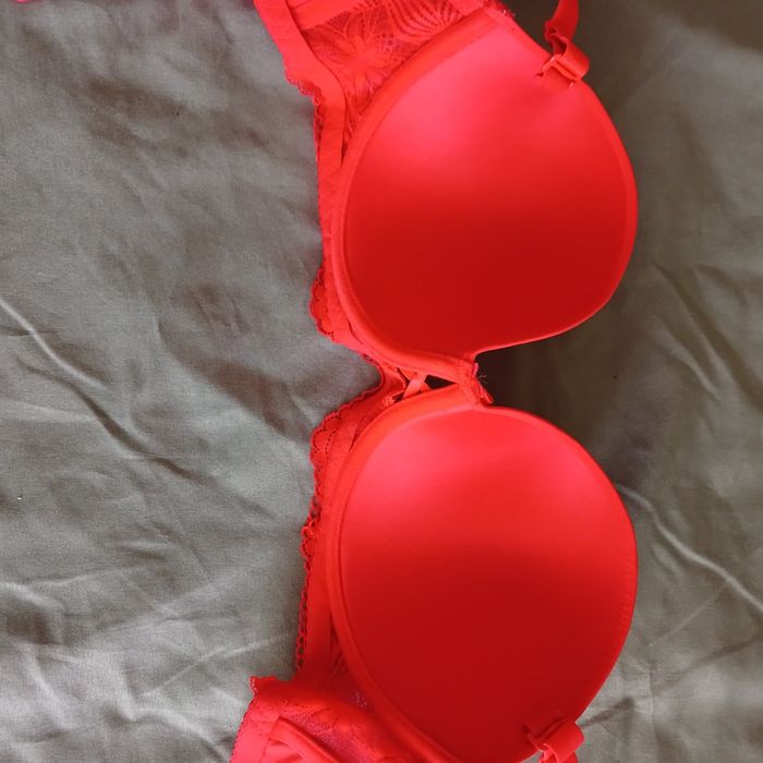 Червоний бюст+подарунок