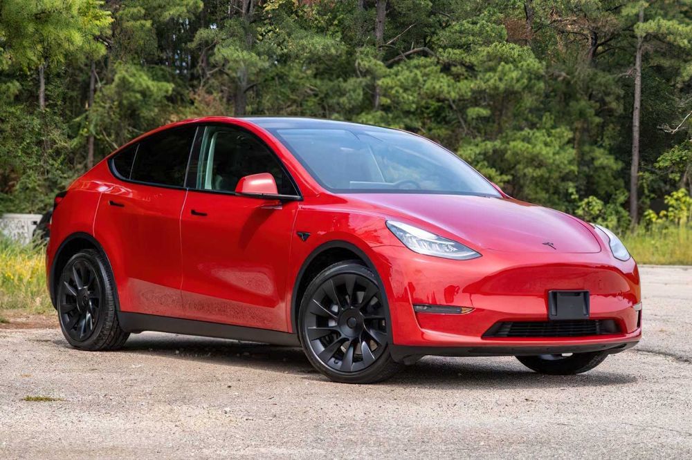 Tesla Model Y Long Range      2023
