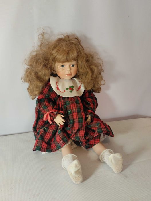 Lalka Porcelanowa Siedząca