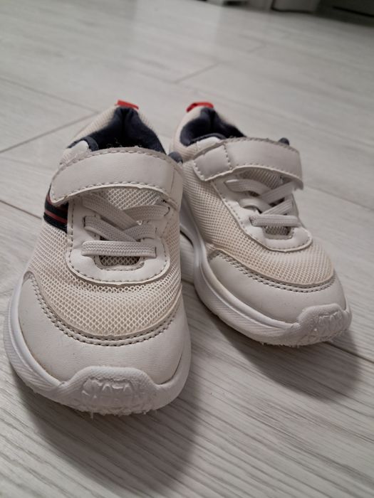 Кросівки 25 розміру