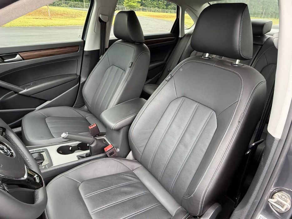 Volkswagen Passat Limited Edition      2022