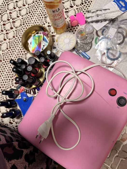 Led лампа та матеріали  для дизайну та лаки