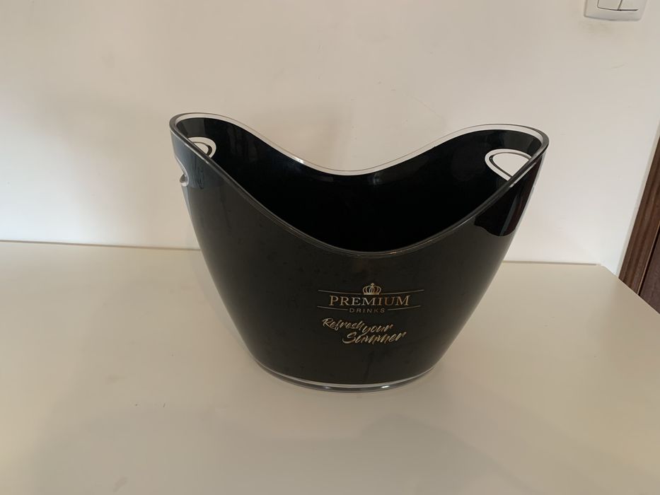 Balde de Gelo e garrafas