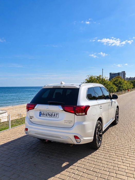 Mitsubishi Outlander 2018 Гібрид (РНЕ)