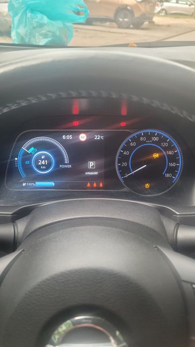 Продам Nissan Leaf