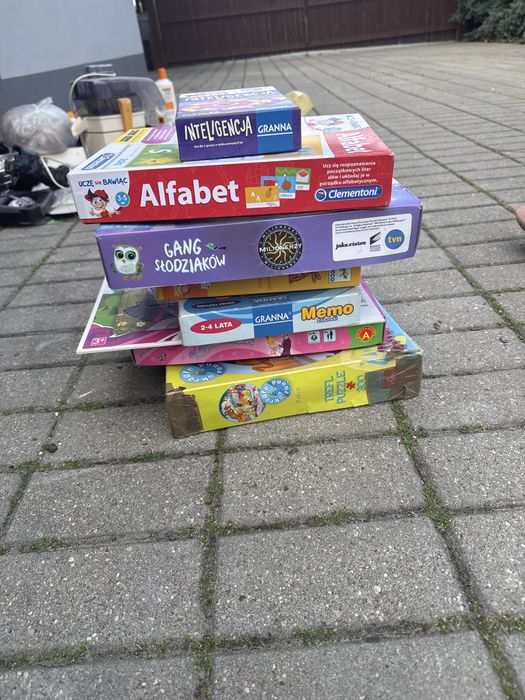 Zestaw gier i puzzli