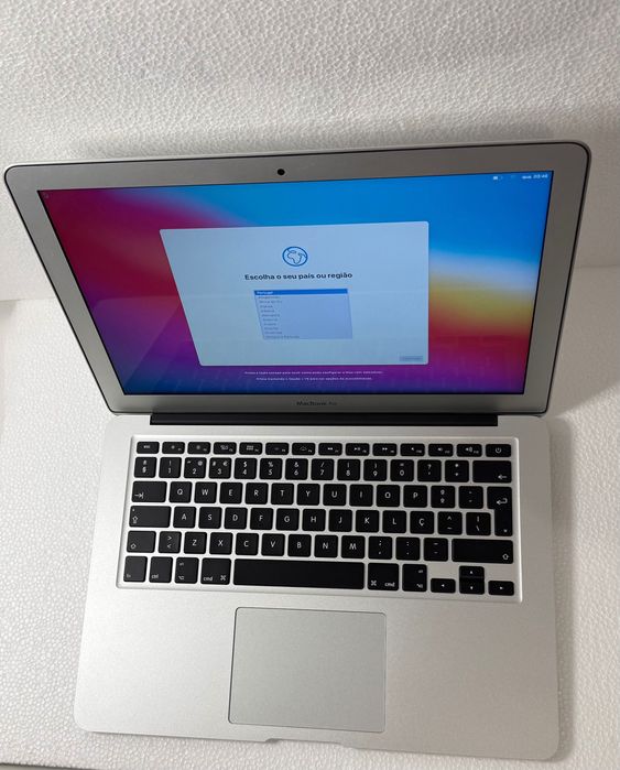 MacBook Air 13” | i5 | 8GB RAM | SSD