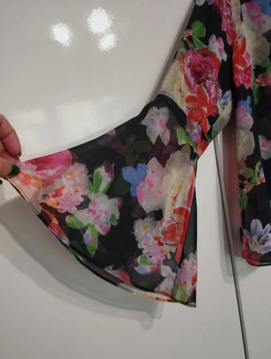 Niepowtarzalna szyfonowa bluzeczka w kwiaty