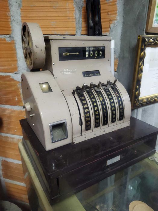 Registadora muito antiga