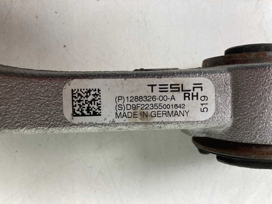 TESLA MODEL Y - ричаг верхній передній лівий/правий дорест рест