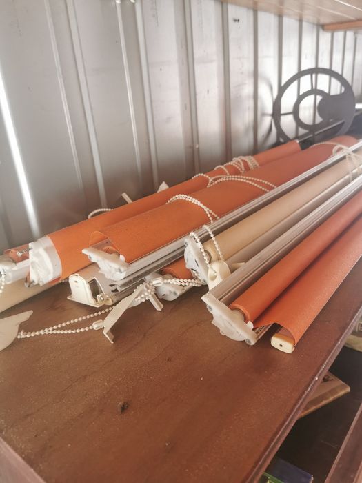 Rolety na okna  pomarańcowe