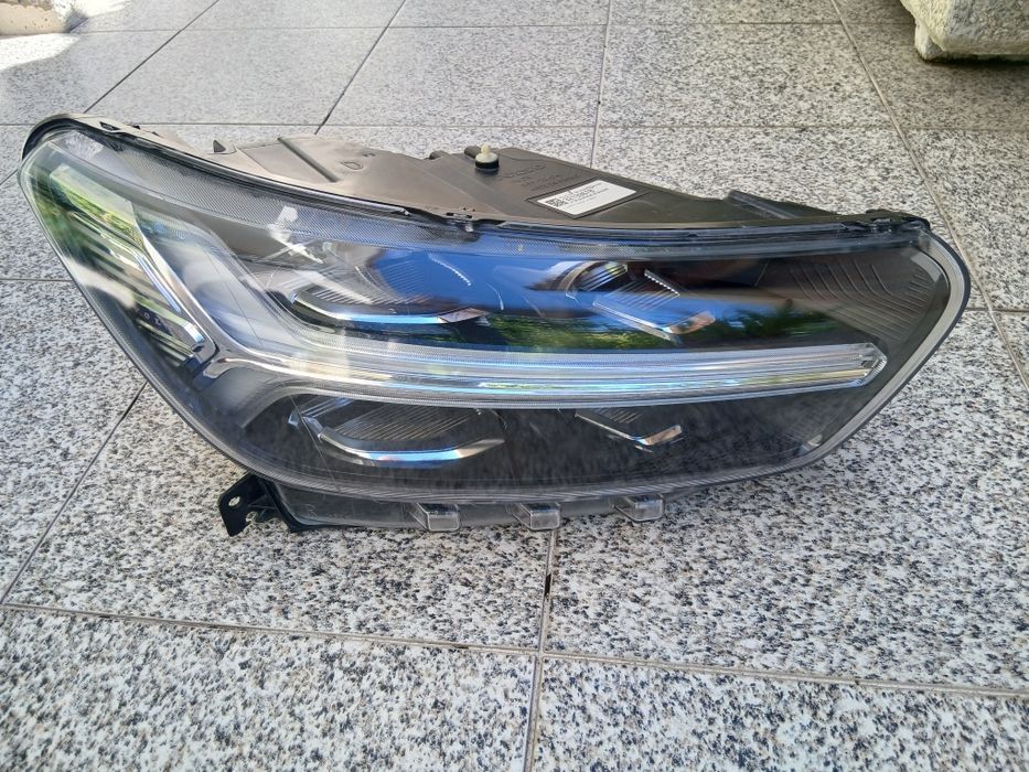 Farol Volvo XC40 2020