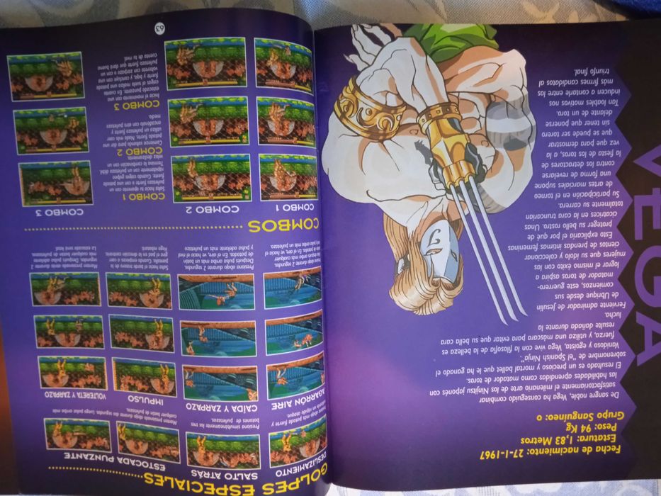 Vendo duas revistas/guia do videojogo Street Fighter  2