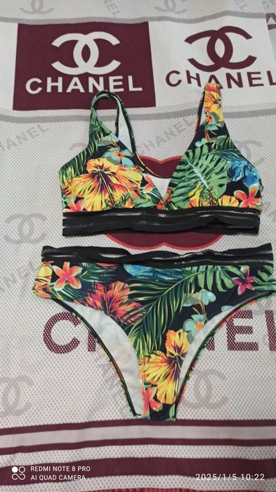 Купальник яркий женский