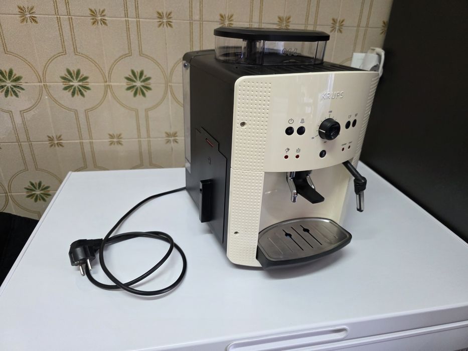 Máquina de Café Automática KRUPS EA8105
Máquina de Café Automática KRU