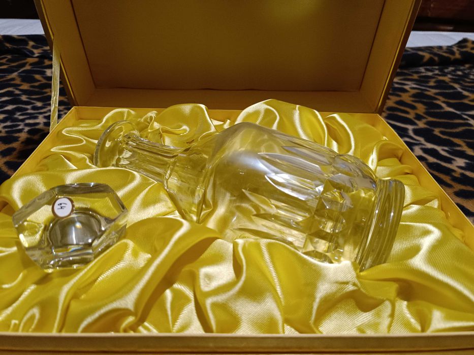 Crystal Bottle with Cap64750640982915121
