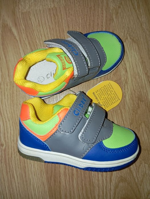 Кроссовки детские размер 22