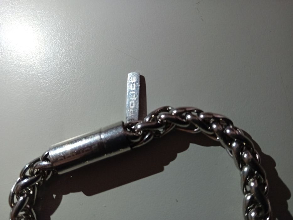 Pulseira Police como nova