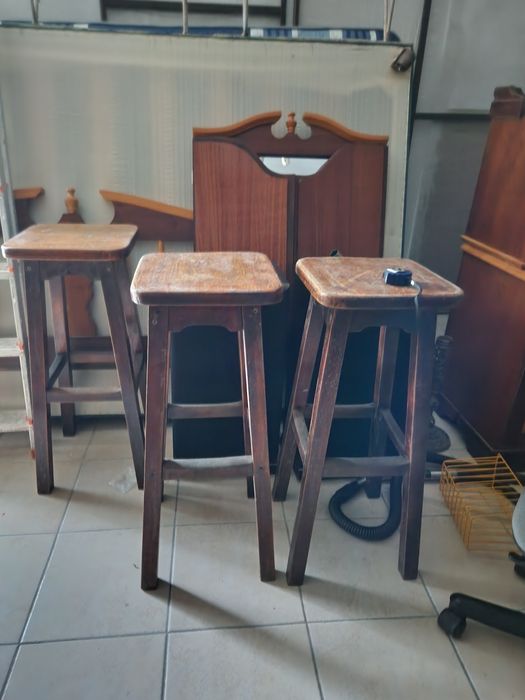 Conjunto de bancos altos