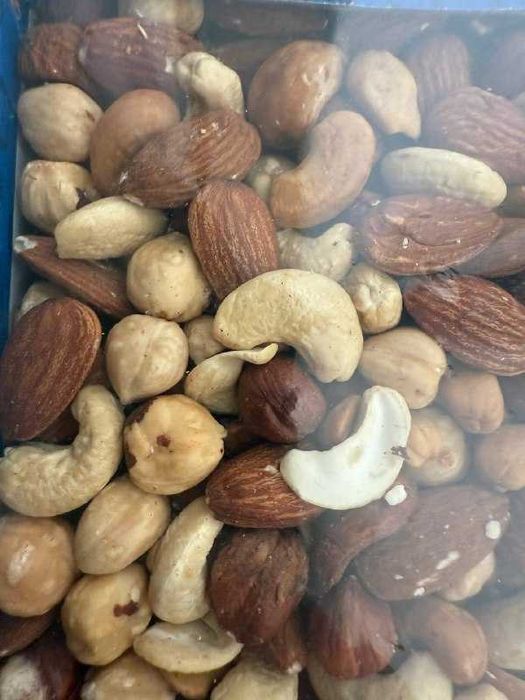 Ореховый микс жареных кешью, миндаля, фундук Горіховий мікс 0,5 кг