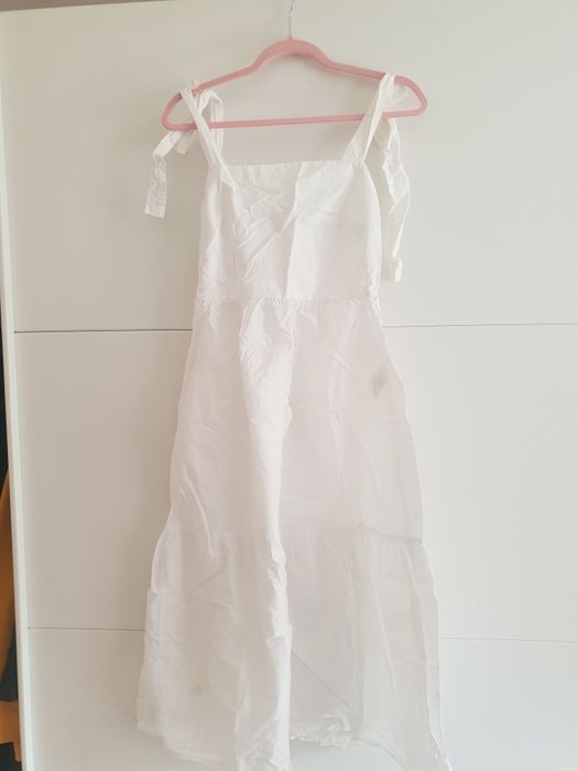 Sukienka biala Stradivarius rozmiar M