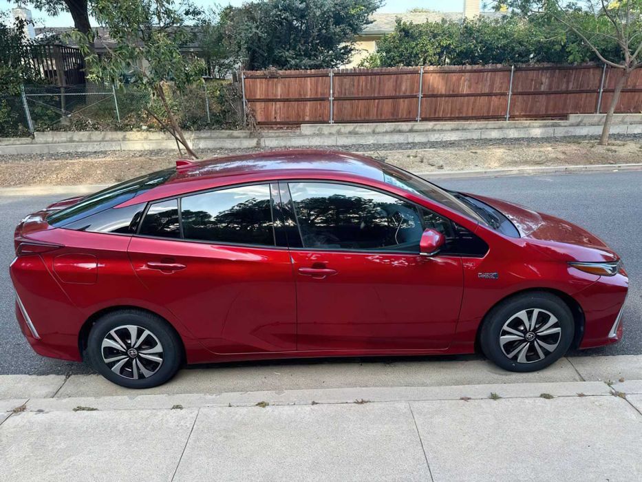 Toyota Prius Prime Premium      2017