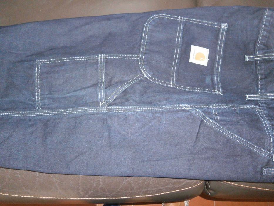 Calções marca CARHARTT e cinto da mesma marca