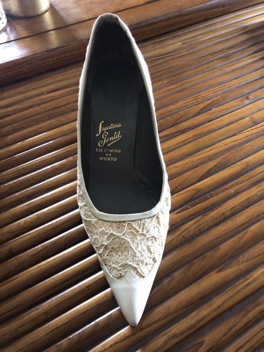 Sapatos vintade de senhora em pele
