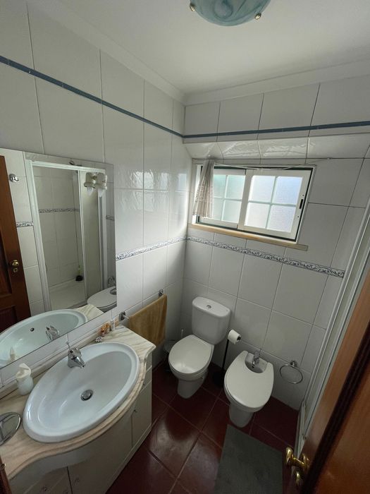 Quarto em casa com quintal para solteiros/as trabalhadores/estudantes