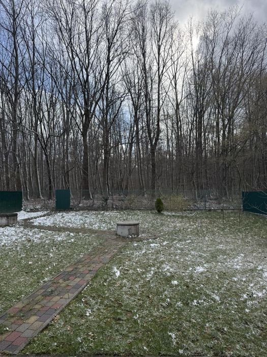 Готовий будинок біля лісу,поруч міста,готовий до заселення.