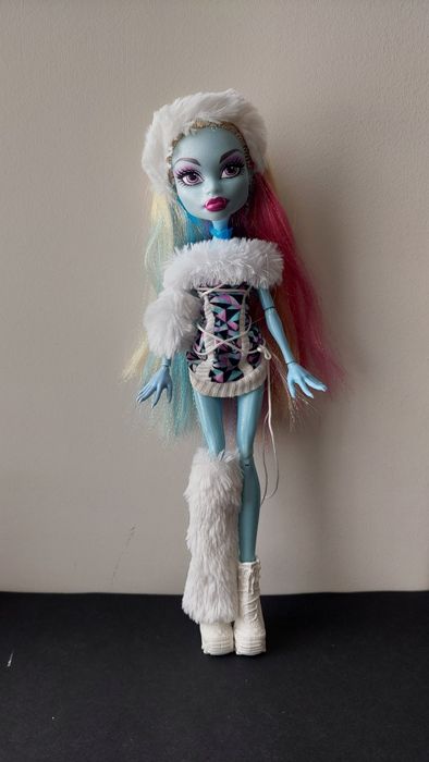 Монстер хай Еббі Боминейбл базова чорні резинки Monster High