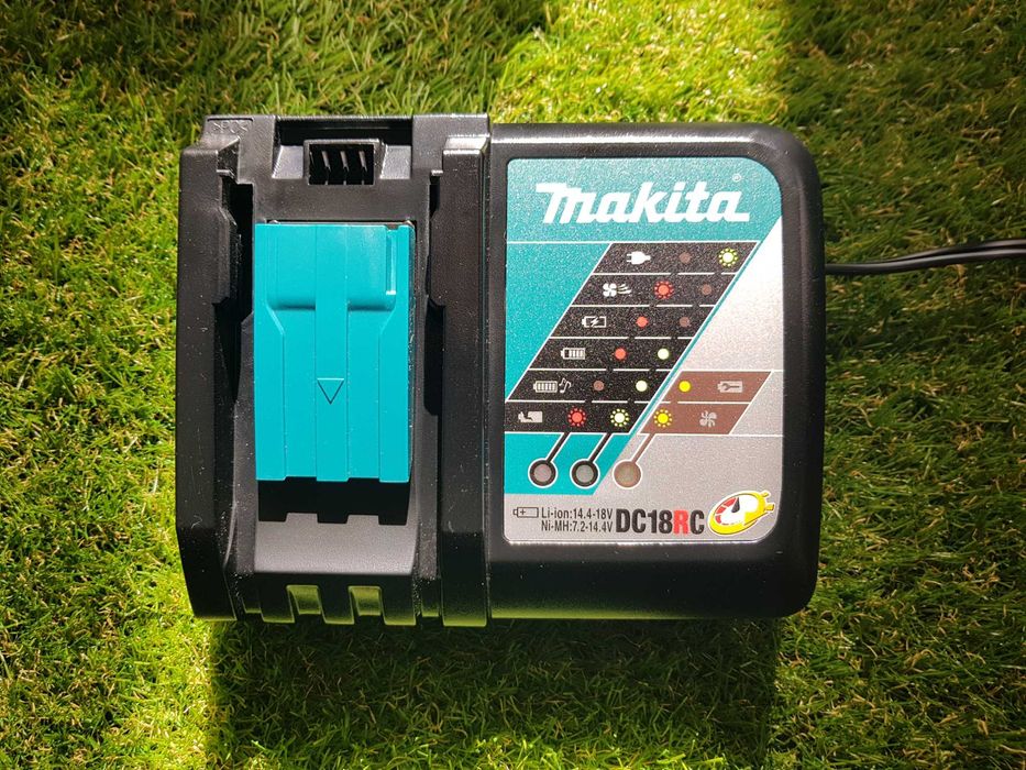 Зарядний пристрій Makita DC18RC 220V