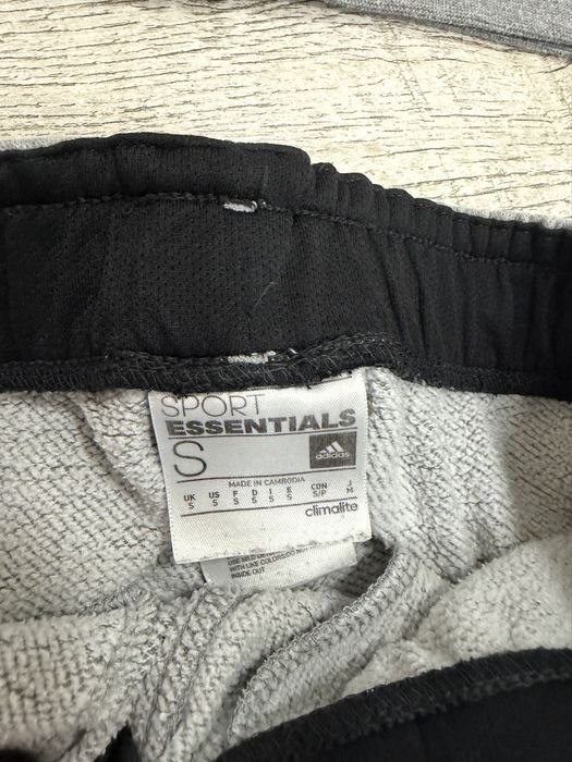 Продам Оригінальний спортивний костюм adidas