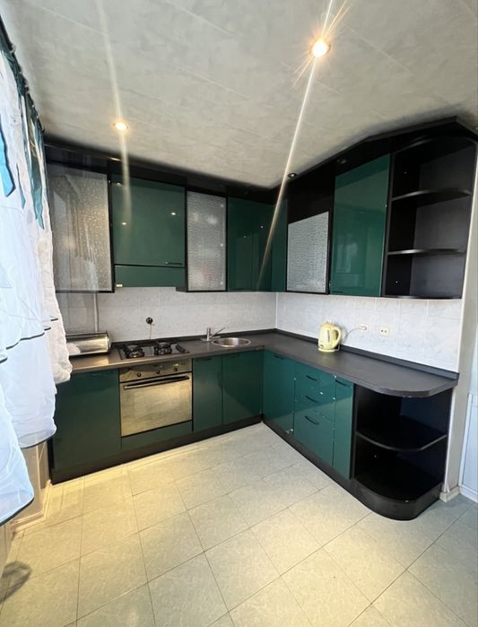 Трикімнатна квартира в Центр ( біля Білого дому)