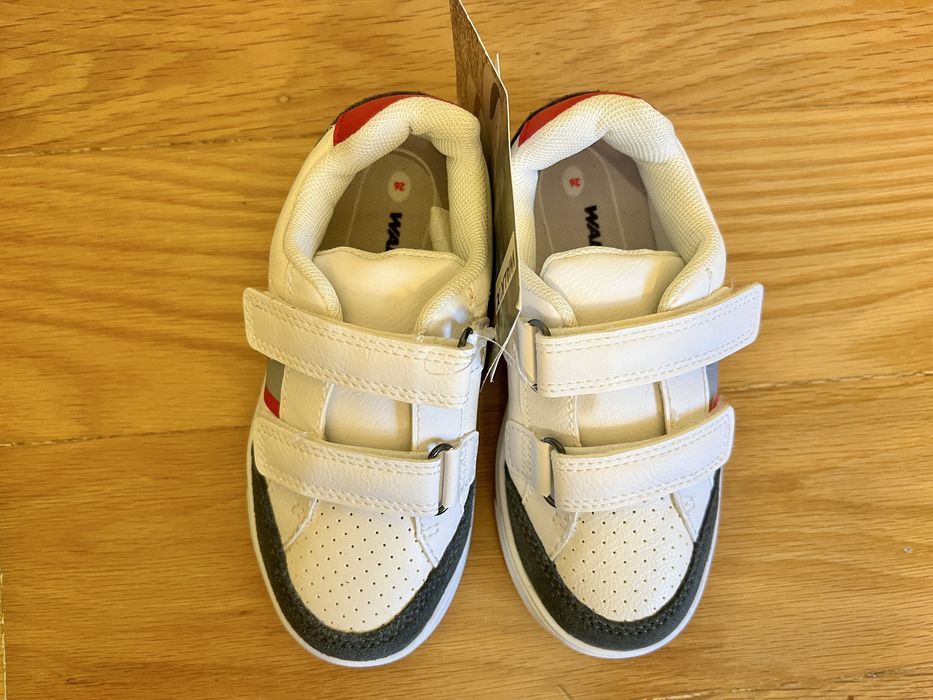 Ténis brancos para crianças