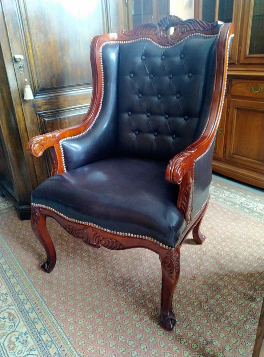 Stylowy gabinetowy fotel uszak