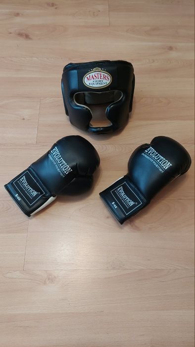Sprzęt boxerski kask , rekawice