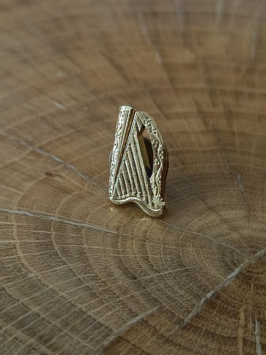 Złota szpilka do garnituru męska biżuteria