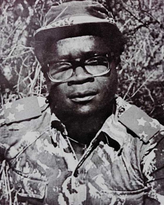 Moçambique - RENAMO Uma descida ao coração das trevas, de Paulo Oliveira