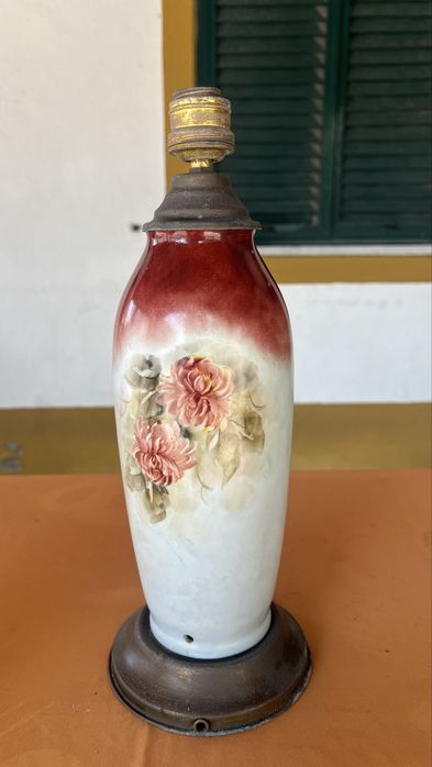 Candeeiro vintage em porcelana pintada à mão – base decorativa floral