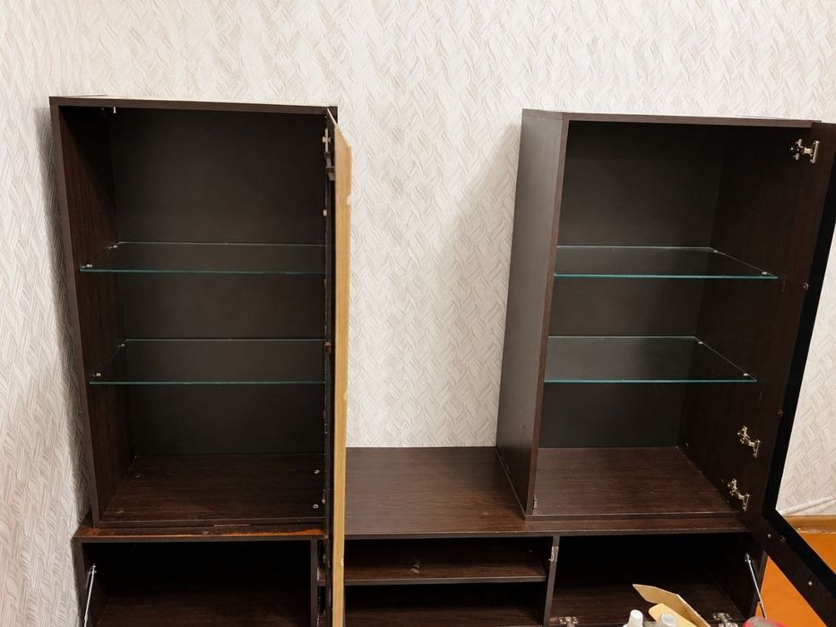 Продаю стінку...