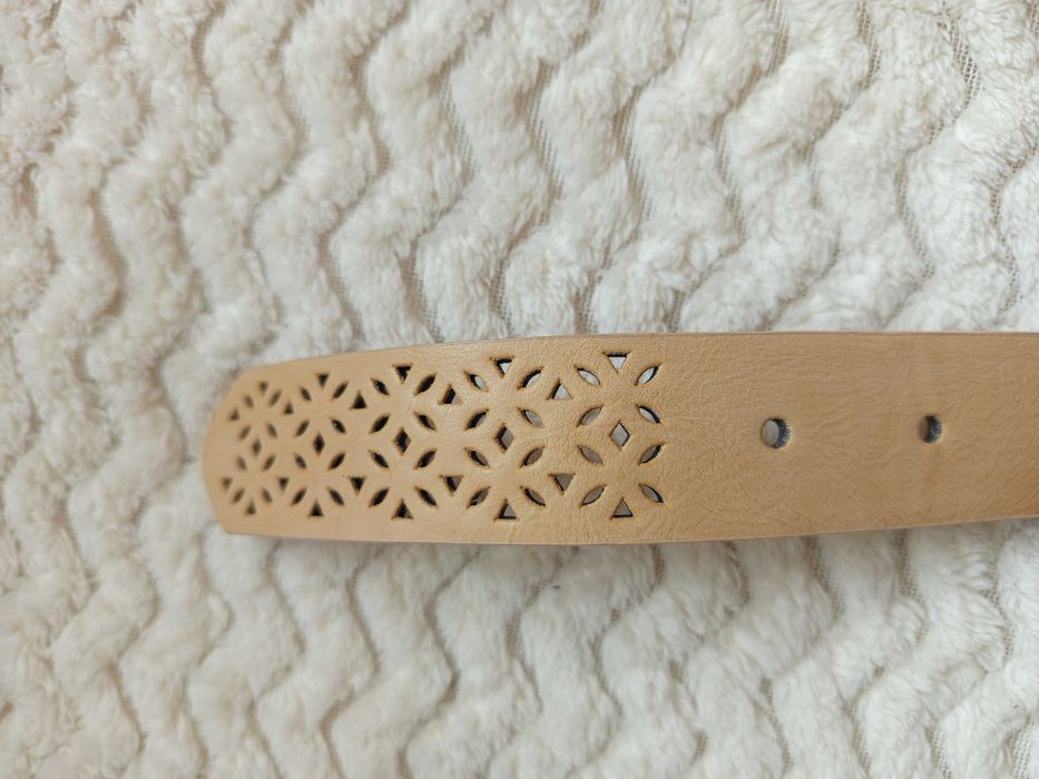 Ażurowy pasek z klamrą