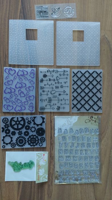 Scrapbooking, foldery do wytłaczania, stemple