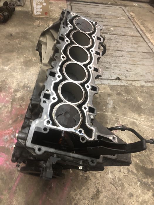 Мотор bmw n52b25 блок колінвал поршня шатуни маслонасос ванос гбц
